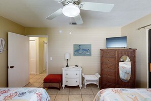 1 bedroom, iron/ironing board, WiFi, bed sheets - Gorgeous coastal home with shared pool and easy beach access (Port St. Joe)