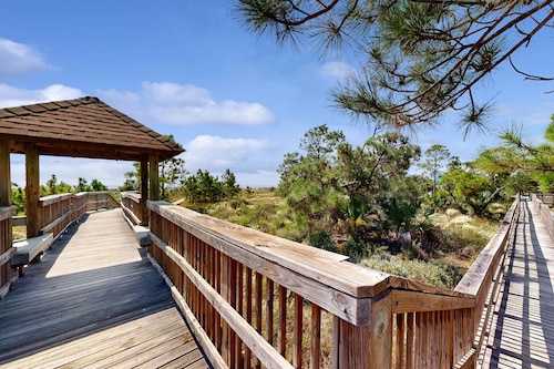 Gorgeous coastal home with shared pool and easy beach access