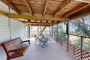 Outdoor dining - Gorgeous coastal home with shared pool and easy beach access (Port St. Joe)