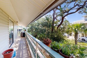 Property grounds - Gorgeous coastal home with shared pool and easy beach access (Port St. Joe)