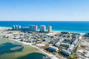 Beach nearby - Pool-side condo with pool, private washer&dryer, walk to beach & free WiFi (Navarre Beach)