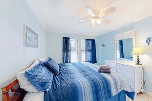 2 bedrooms, iron/ironing board, WiFi, bed sheets - Pool-side condo with pool, private washer&dryer, walk to beach & free WiFi (Navarre Beach)
