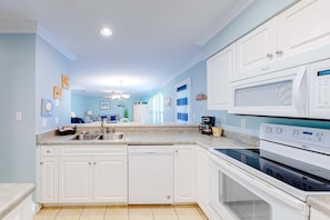 Fridge, microwave, oven, stovetop - Pool-side condo with pool, private washer&dryer, walk to beach & free WiFi (Navarre Beach)