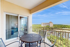 Outdoor dining - Sparkling Luau II condo w/ marina, pools, tennis & golf (Miramar Beach)