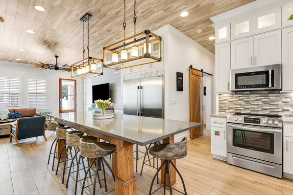 Fridge, microwave, oven, stovetop - Luxury Star-Wars themed home with game room, BBQ Area, & More (Miramar Beach)
