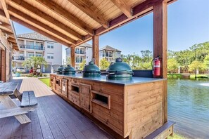 Terrace/patio - Luxury Star-Wars themed home with game room, BBQ Area, & More (Miramar Beach)