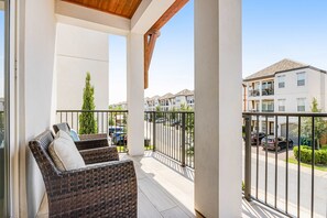 Property grounds - Luxury Star-Wars themed home with game room, BBQ Area, & More (Miramar Beach)