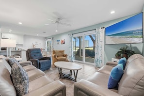 TV, offices - Sunny condo with lake views, outdoor pool, fast WiFi, tennis & central AC (Miramar Beach)