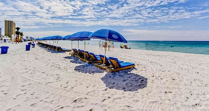 Snowbird-friendly studio with boat dock, beach access & pool