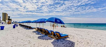Snowbird-friendly studio with boat dock, beach access & pool