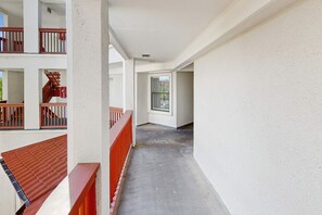 Property grounds - Snowbird-friendly studio with boat dock, beach access & pool (Panama City Beach)