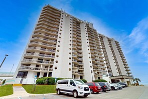 Exterior - Gorgeous ground-floor condo, private patio,  shared pool and beach access (Miramar Beach)