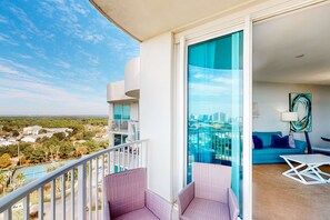 Property grounds - 21st-floor condo with Gulf views, pool, hot tub, tennis, sauna, & private W/D (Destin)