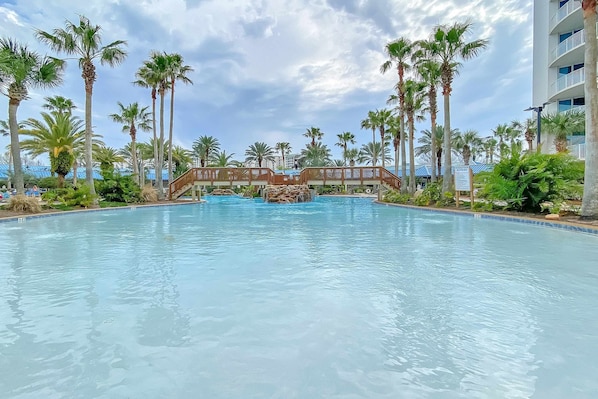 Pool - 21st-floor condo with Gulf views, pool, hot tub, tennis, sauna, & private W/D (Destin)