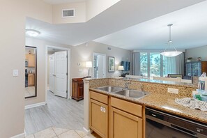 Fridge, microwave, oven, stovetop - Gorgeous coastal home with plenty of space, shared pool and beach access (Destin)