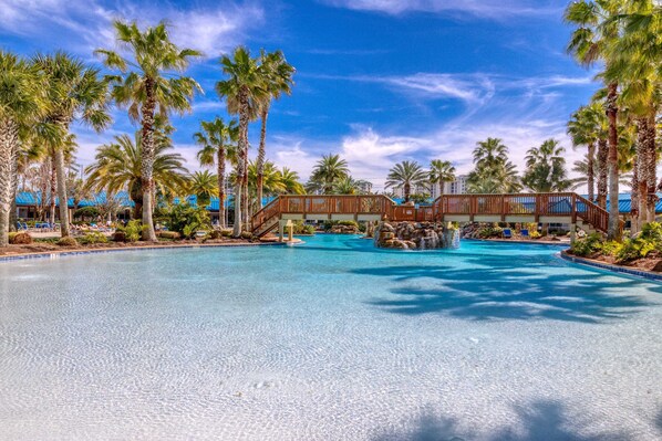 Pool - Gorgeous coastal home with plenty of space, shared pool and beach access (Destin)