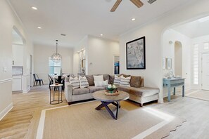 TV, DVD player, offices - Gorgeous coastal home with private pool, outdoor space & close to beach (Destin)