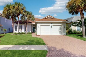Exterior - Gorgeous coastal home with private pool, outdoor space & close to beach (Destin)