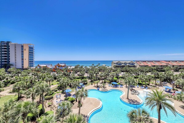 Pool - Contemporary condo near the beach Shared pool, gym & theater for guests (Destin)
