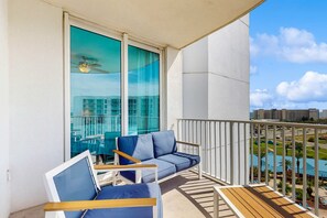 Property grounds - 10th floor condo w/ water and pool views, private balcony, shared amenities (Destin)
