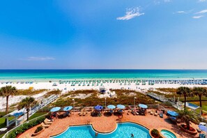 Pool - Cozy condo with Gulf-front balcony & great views - near shops & dining (Destin)