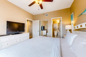 2 bedrooms, iron/ironing board, WiFi, bed sheets - Cozy condo with Gulf-front balcony & great views - near shops & dining (Destin)