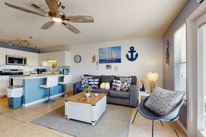 TV, offices - Lovely condo near the beach with a pool, hot tub, central AC, & W/D (Destin)