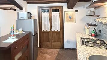 Refrigerador, microondas, parrilla de estufa y lavavajillas