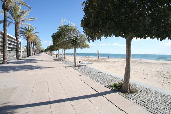 Beach nearby - Apartment Playazul Cambrils n first line of beach in Cambrils (Cambrils)