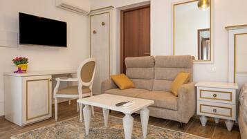TV, tavolo da ping pong