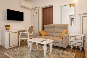 TV, tavolo da ping pong