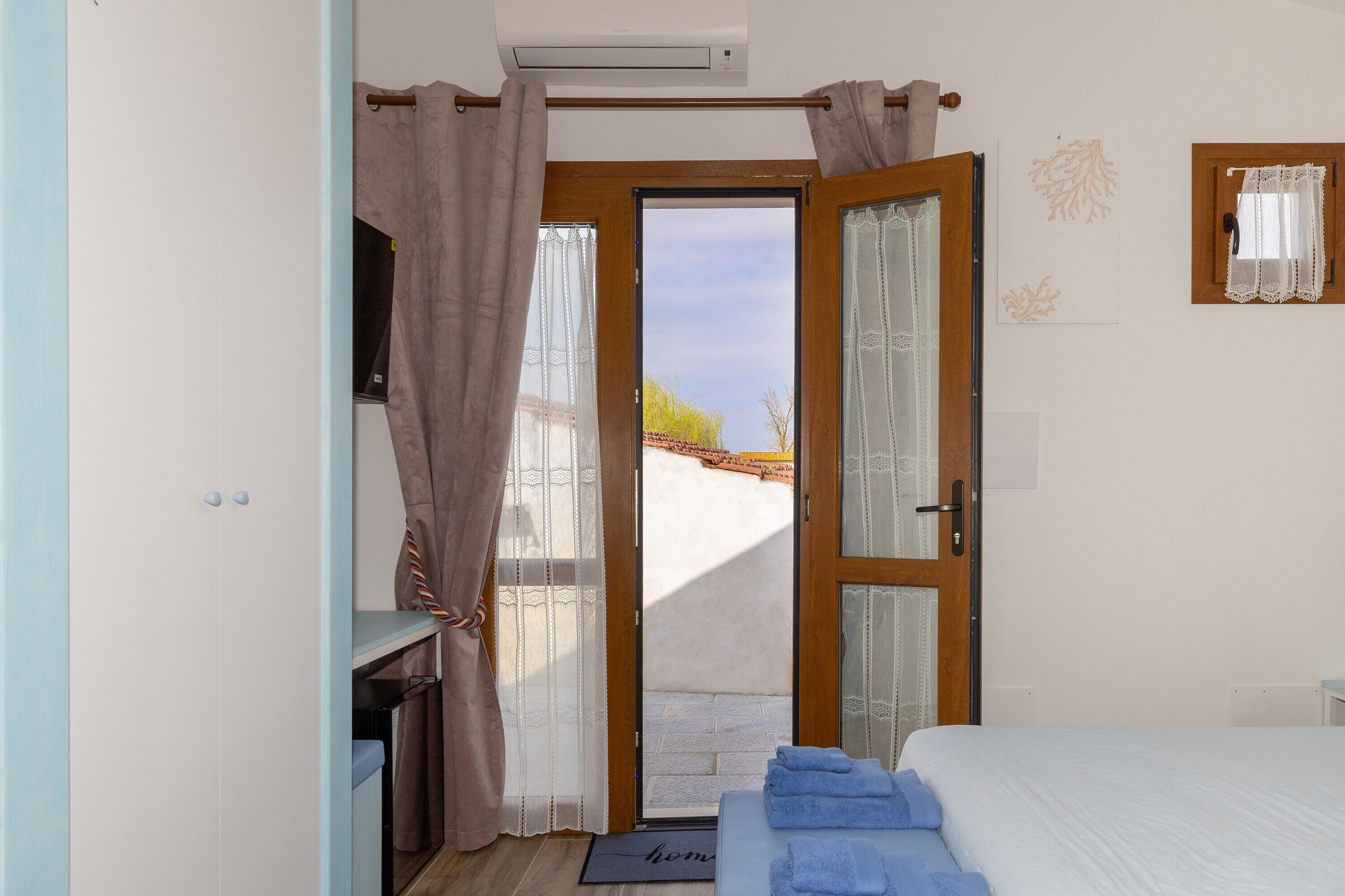 2 bedrooms, WiFi, bed sheets