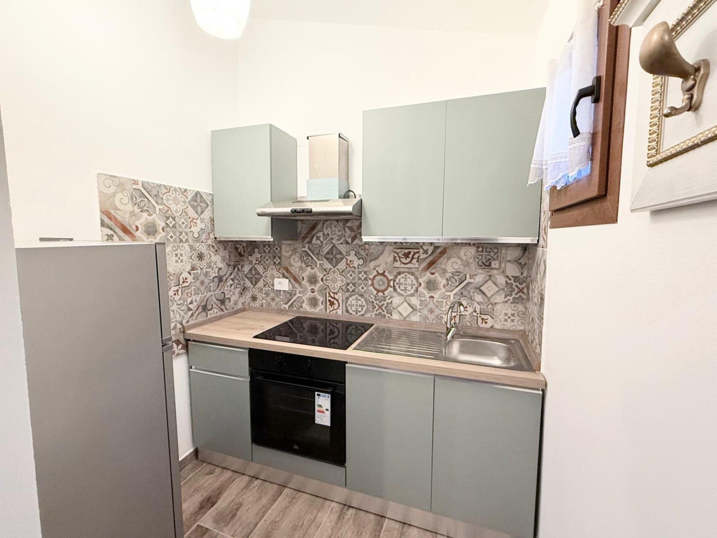 Refrigerador, microondas, placa de cocina, cafetera/tetera