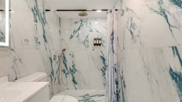 Chuveiro, secador de cabelo