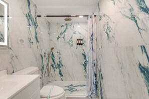 Douche, sèche-cheveux