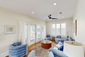 TV, offices - Beachfront home with a pool, game room, deck, grill, washer&dryer & central AC (St. George Island)