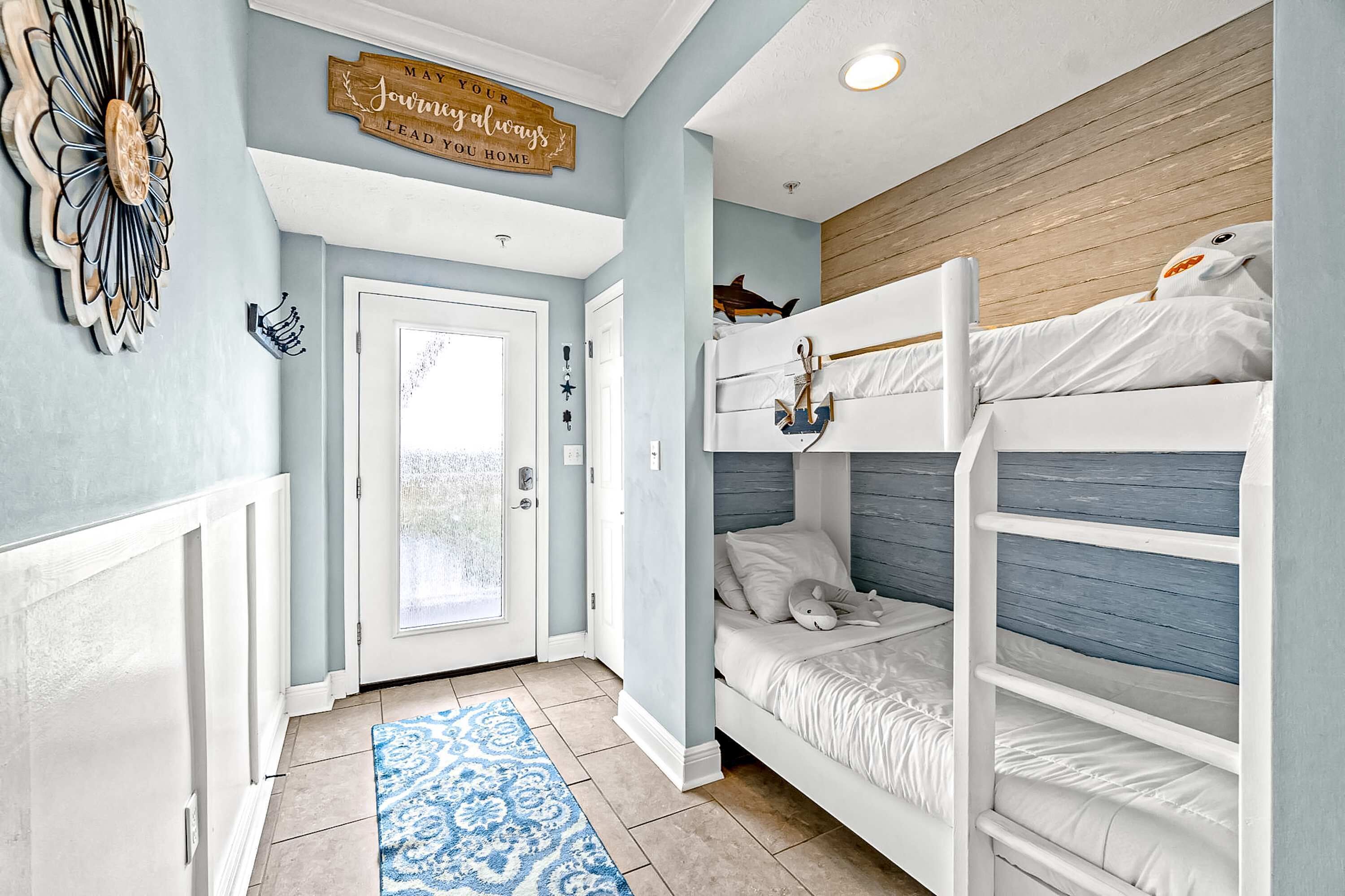Fourth Floor Condo With Shared Pool, Ocean View, High-speed Wifi, & Washer/dryer - Mexico Beach, FL