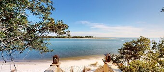 Dog-friendly oceanfront home with a hot tub, washer&dryer & central AC