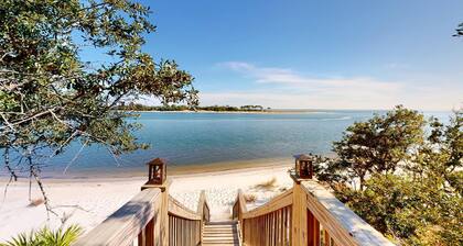 Dog-friendly oceanfront home with a hot tub, washer&dryer & central AC