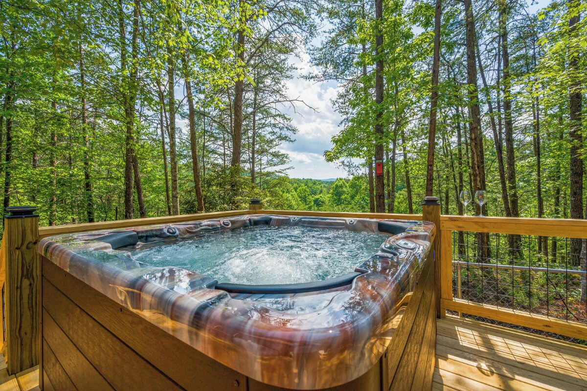 Outdoor spa tub