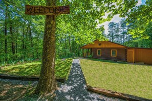 Exterior - *Secluded 2BD Cabin w/ Hot Tub! Fireplace + GAMES* (Sevierville)
