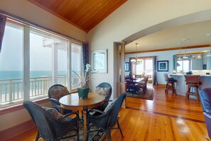 Dining - Gorgeous beachfront home - washer/dryer, deck & central AC - community pool (St. George Island)