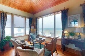 TV, fireplace - Gorgeous beachfront home - washer/dryer, deck & central AC - community pool (St. George Island)