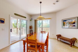 Dining - Snowbird-friendly home near the beach with deck, outdoor shower, W/D (St. George Island)