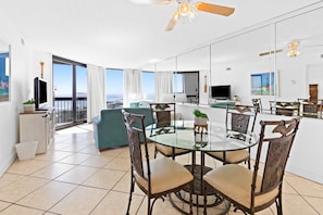 Dining - Beautiful Condo, Multiple on-site pools w/ hot tub & splash pad (Destin)