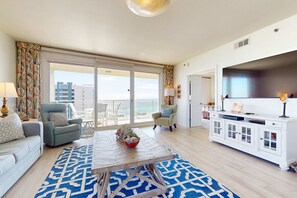 TV, DVD player, offices - Inviting & bright condo w/shared on-site amenities - walk to the beach (Destin)
