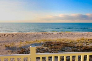 On the beach - Dog-friendly beachfront bungalow with gorgeous views, outdoor shower, and deck (St. George Island)