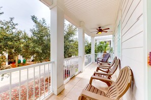 Terrace/patio - Snowbird-friendly home in gated community with hot tub, pool, balcony, & grill (Destin)