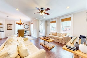 TV, offices - Snowbird-friendly home in gated community with hot tub, pool, balcony, & grill (Destin)