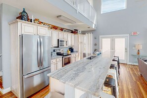 Fridge, microwave, oven, stovetop - Dog-friendly beach house with a private pool, firepit, AC, & washer&dryer (Port St. Joe)